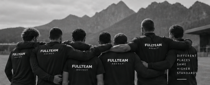 Командный образ Fullteam: спортсмены вместе у тренировочной площадки